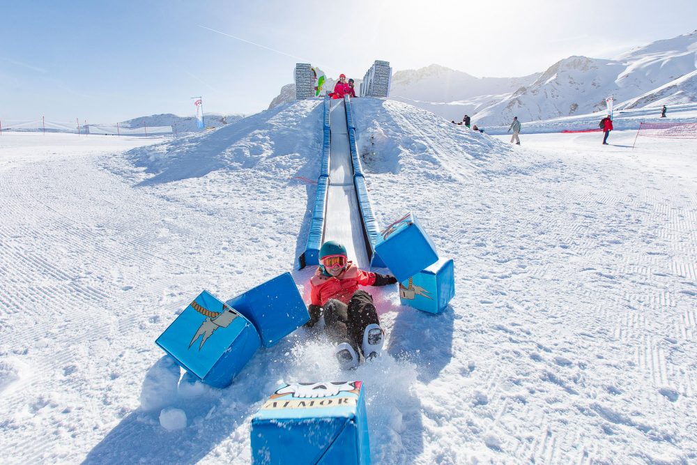 Toboggan sur le Vilalge Pirates du domaine skiable de Valmorel