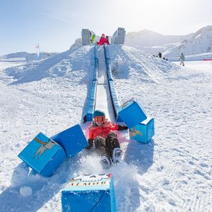 Toboggan sur le Vilalge Pirates du domaine skiable de Valmorel