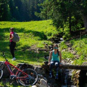 Valmorel VTT pause ruisseau ©office de tourisme Valmorel 2